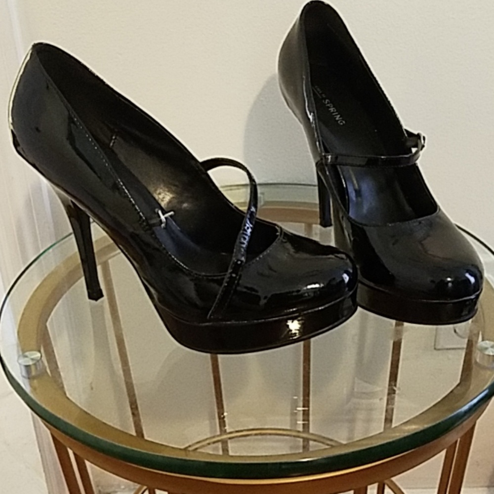 Black patent mary janes